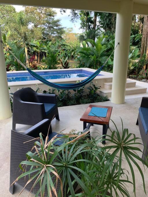 Herons Landing - Modern Jungle Holiday home