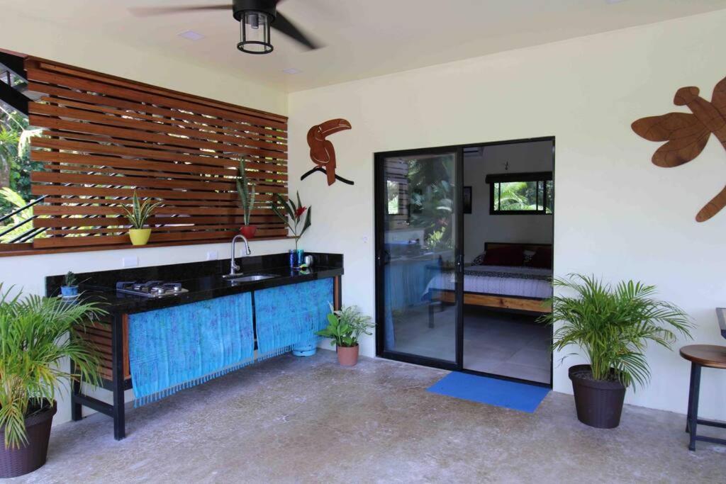 Herons Landing - Modern Jungle Holiday home